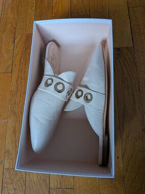 AGL Moa Mule Blush silver grommets. NEW IN BOX 39